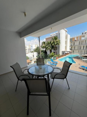 Pool View Flat in City Centre